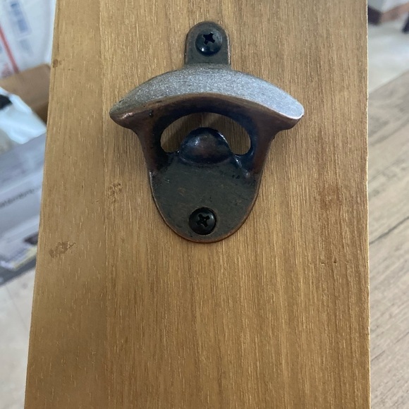 Wood bottle opener with box to catch caps G6 - Picture 3 of 4
